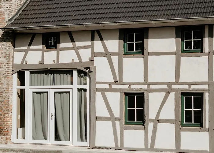 Modernisiertes Fachwerkhaus In Bei Bonn *