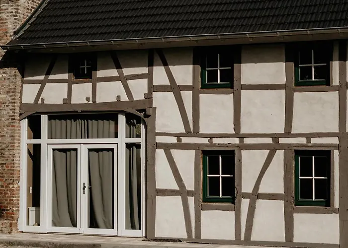 Modernisiertes Fachwerkhaus In Bei Bonn Hébergement de vacances